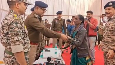 धमतरी में 9 नक्सली हथियार सहित आत्मसमर्पण